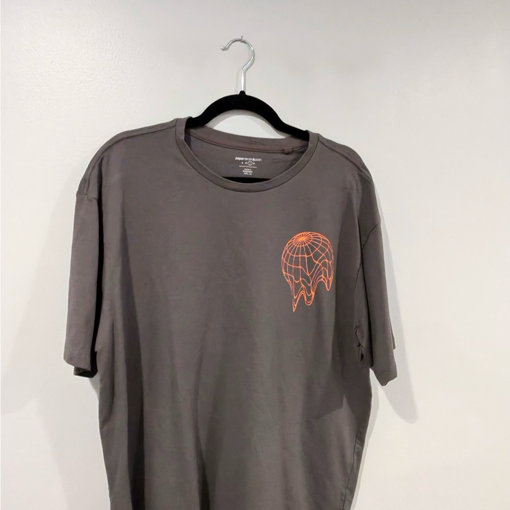 Men's Gray T-Shirt with Orange Graphic